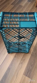 Witam mam do sprzedania skrzynki plastikowe widoczne na zdjęciach wymiary 30/40 /20  skrzynka w idealnym stanie raz użyte 
