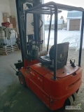 Sprzedam linde 12 ,rocznik 1987,maszt 5m zprzesuwem, bateria 24v prostownik w cenie