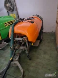 Sprzedam opryskiwacz sadowniczy Agrola 1000u. Rok produkcji 2013, zawór by matic, dyszel skrętny. Używana na plantacji borówki. Stan...