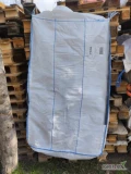 Używane worki big bag po granulatach PE. Wymiary 170/100/100 cm. Stabilizatory, dwa leje, cztery uchwyty.
