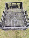 Sprzedam skrzynki plastikowe ażurowe czarne 60cmx40cmx18cm.
