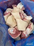 Golonka tył z kością, ze skórą mrożona  21000 kg, nagiblok, 7.40 zł/kg, exw PL  
