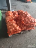 Witam sprzedam cebule twarda fazerowana kaliber 7+ . Cena 1.40 kg  w worku 10 kg . Możliwość transportu , dostępne większe ilości....