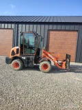 Sprzedam miniładowarkę przegubową cr08 z 2020r, udźwig 1000kg, wymiary 4,6x1,6x2,55 stan bardzo dobry, mało używana 175g,w komplecie...