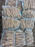 sprzedam około 2 ton pietruszki handlowej  mozliwosc ułozenia w worki po 5kg cena 2zł/kg oraz około 3 ton pietruszki przemysłowej kal...