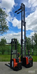 Toyota SPE 160L 6000 mm triplex paleciak elektryczny z masztem

