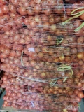 Dzień dobry , mam na sprzedaż cebulę pakowana w worki po 15kg , kraj pochodzenia uzbekistan .Cena za kg 0,85gr kal 5-8+, 21 ton ....