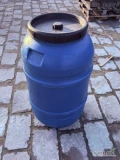 Sprzedam beczki po spożywce pojemność 200l z deklami.&nbsp;
